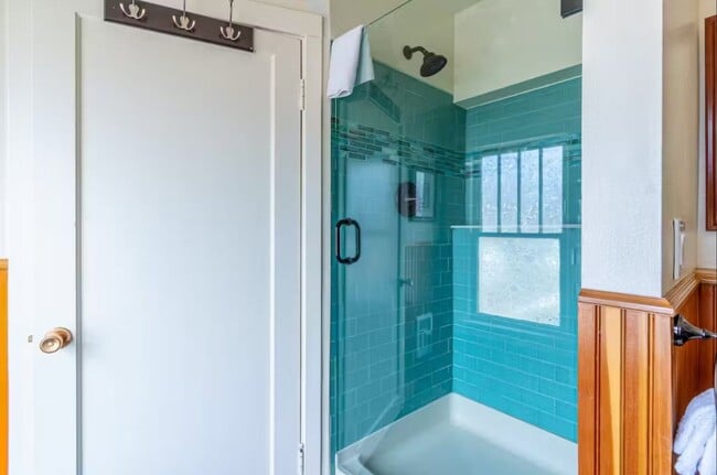 Building Photo - Beautiful 4 Bedroom Rental in Prime East Kalispell Location