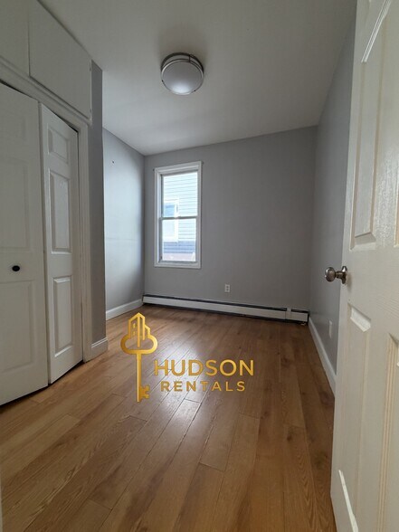 Building Photo - 168 Woodlawn Ave