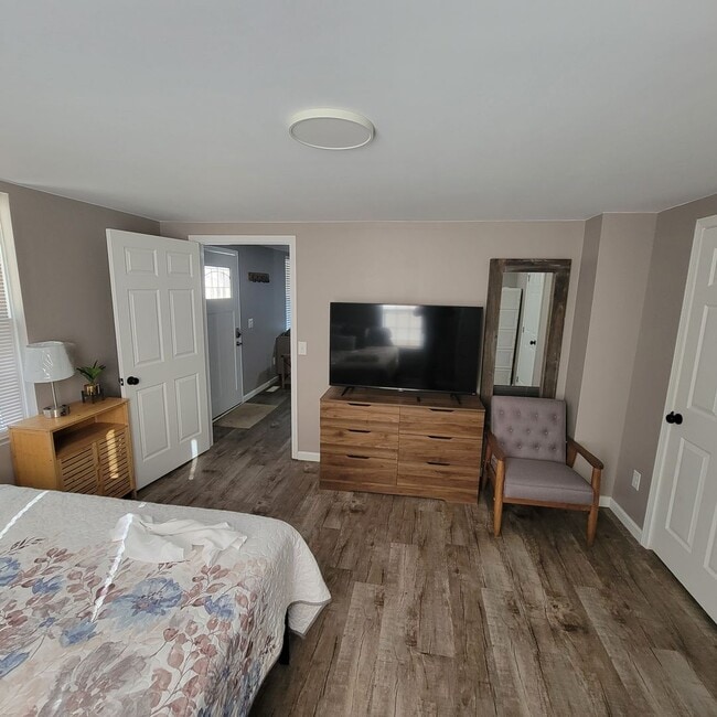 Building Photo - 4 Bed, 2 Bath Home for Lease-Furnished-Spa...