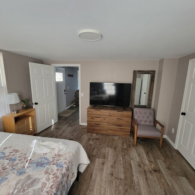 Building Photo - 4 Bed, 2 Bath Home for Lease-Furnished-Sparta,TN