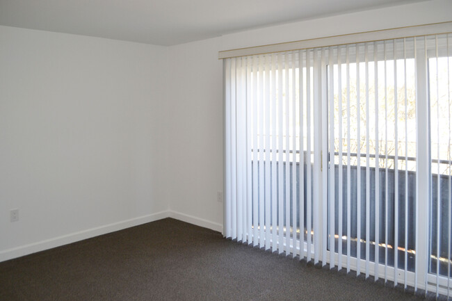 Main Bedroom. - 452 S Main St