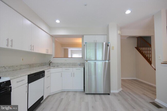 Building Photo - 7782 Blueberry Hill Ln