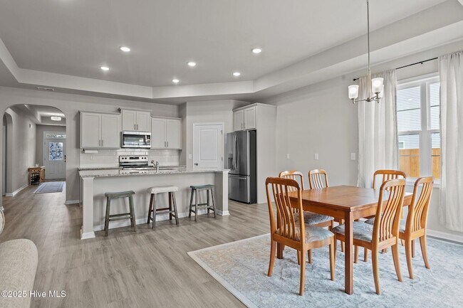 Building Photo - 129 Sandy Springs Rd
