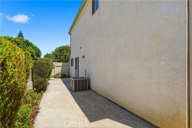 Building Photo - 9245 Woodman Ave