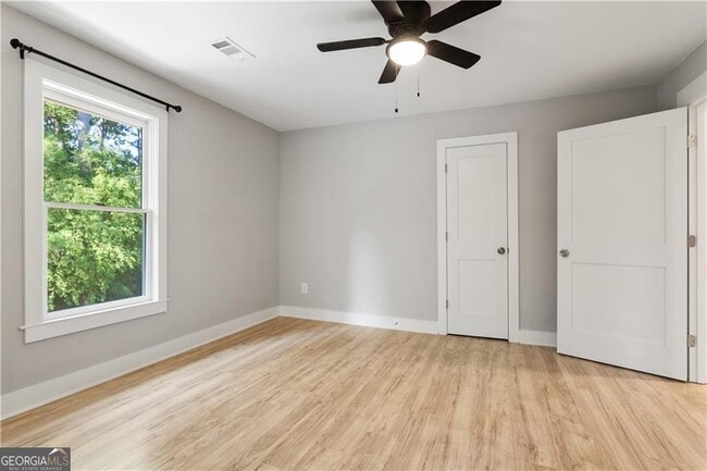 Building Photo - 2666 Davenport St