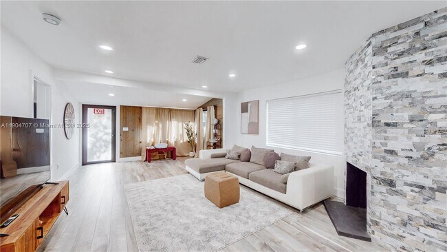 Building Photo - 2525 Garfield St