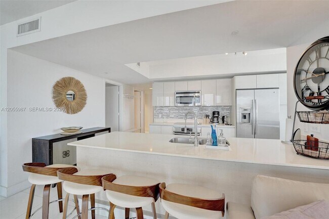Building Photo - 2600 E Hallandale Beach Blvd