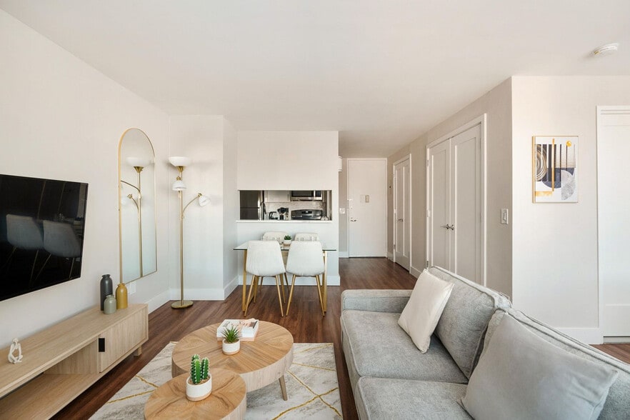 Building Photo - 179 E 94th St