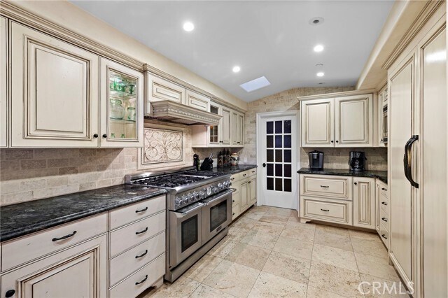 Building Photo - 900 E Balboa Blvd