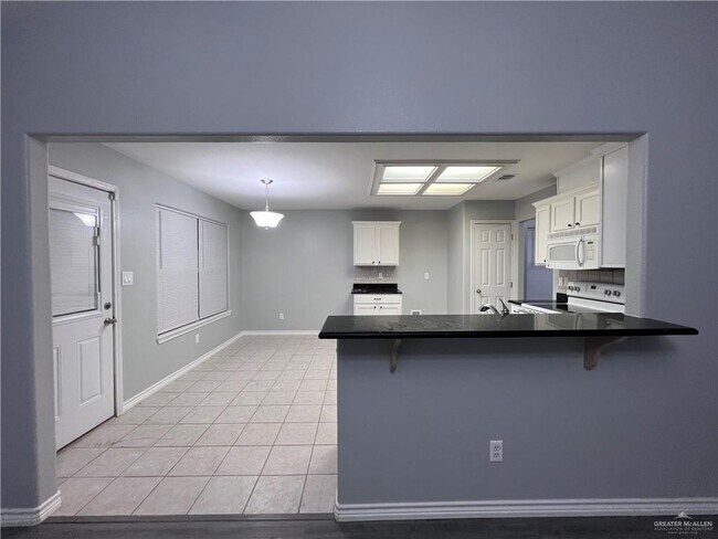 Building Photo - 3308 San Benito St