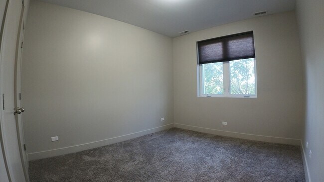 Building Photo - 5001 Prospect Ave