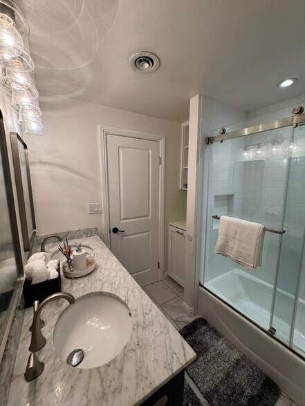 Building Photo - 11686 Mindanao St