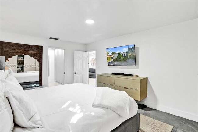 Building Photo - 9181 Byron Ave