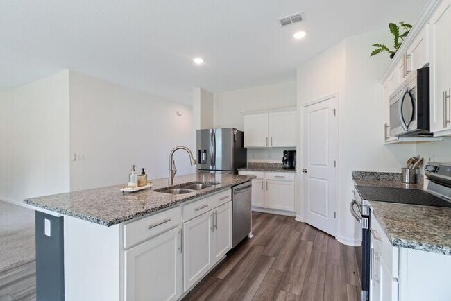 Building Photo - 4 Bed, 2.5 Bath Hidden Creek Home for Lease!