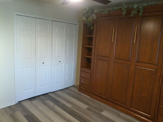 Building Photo - Beautifully designed short-term rental Or Long-Term offering comfort, style, and convenience