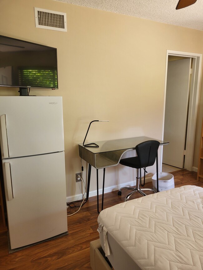 Building Photo - 5182 Jay St