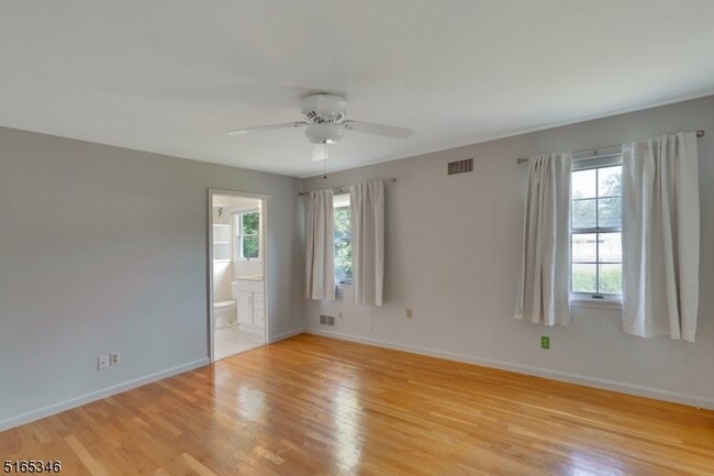 Building Photo - 34 Woodmere Dr
