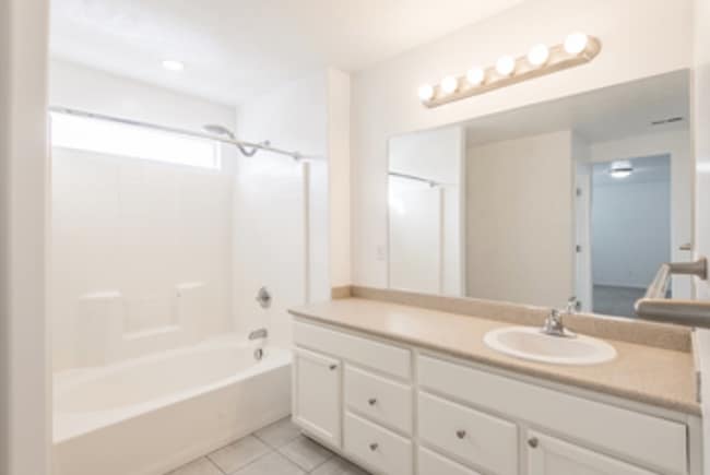 Building Photo - Beautiful 5 Bed | 2.5 Bath | 3 Car Single Family Home