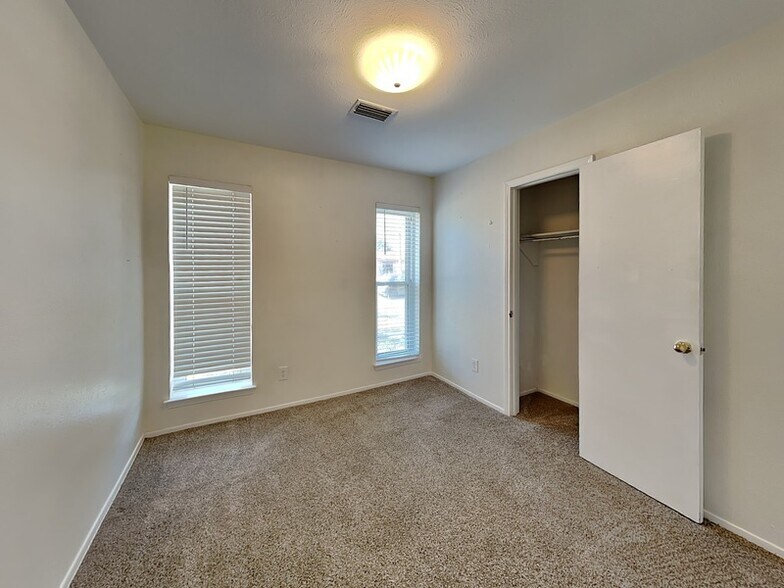 Building Photo - 1814 Glenwick Ln