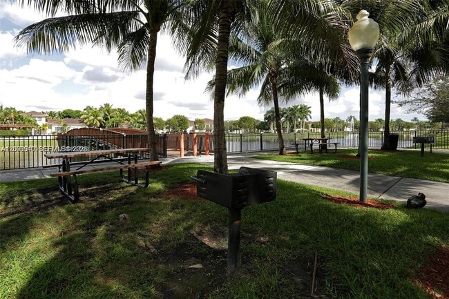 Building Photo - 2496 Centergate Dr