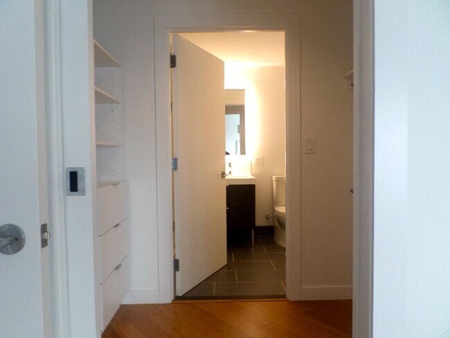 Building Photo - 125 Kingston St