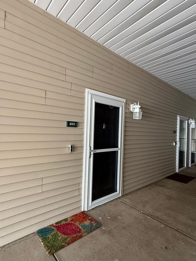 Building Photo - 2 Bedroom in Ivy woods - Ross Township