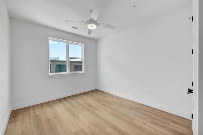 Building Photo - 1701 Simond Ave