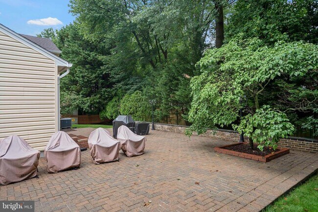 Building Photo - 1719 Larkmeade Dr