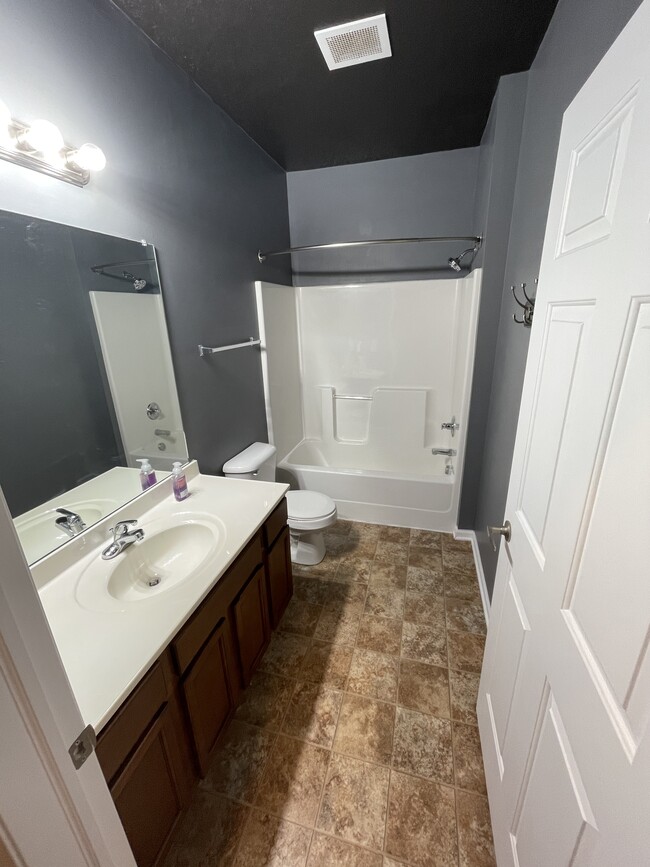 Master Bath - 1815 SW White Birch Cir