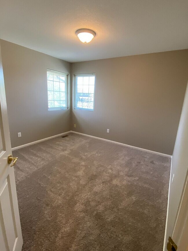 Building Photo - 2662 Paddington Rd