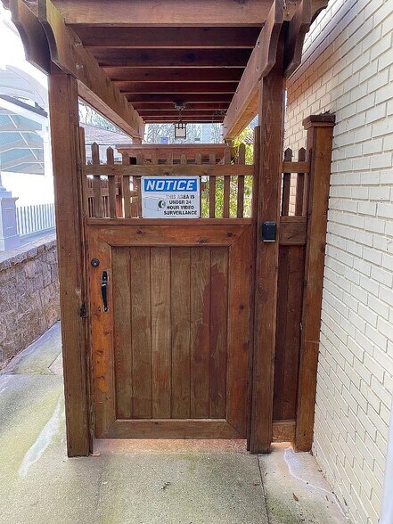 Building Photo - 52 Westminster Dr NE