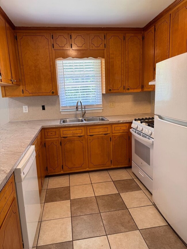 Building Photo - 752