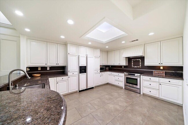 Building Photo - 38615 Palm Valley Dr