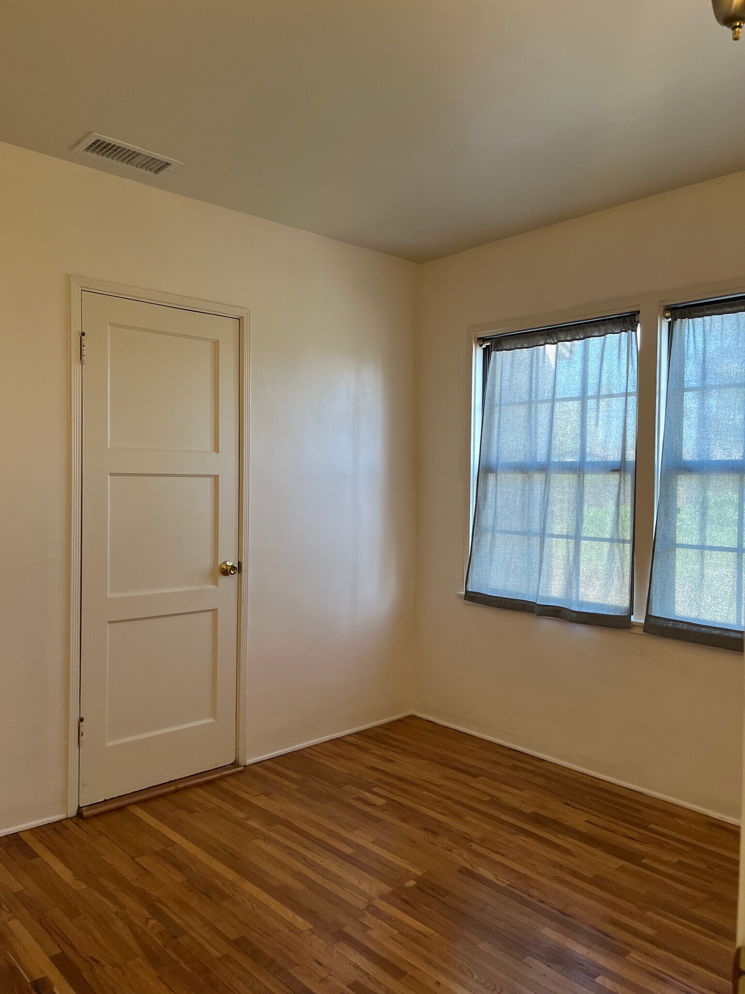 Building Photo - 330 S Virginia Ave