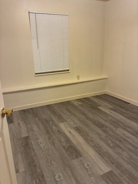 Building Photo - 1050 Plaza Ct N