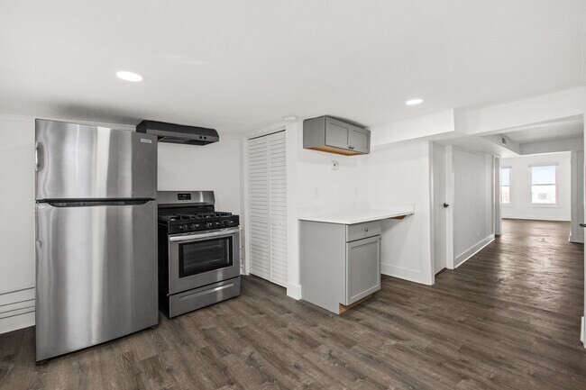 Building Photo - 1919 W Chicago Ave