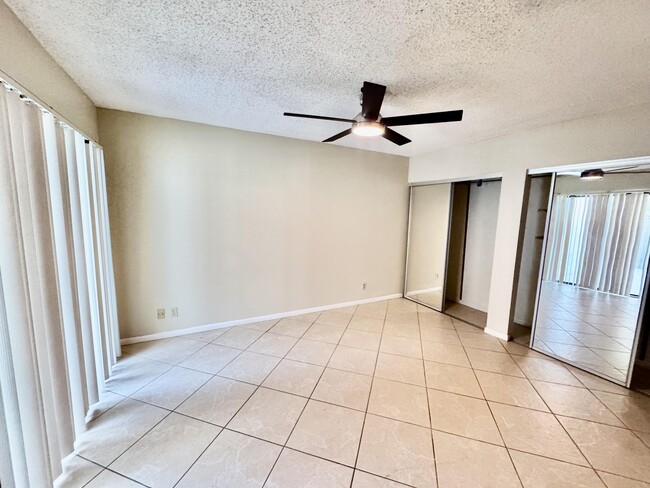 Building Photo - 4928 Alder C Dr