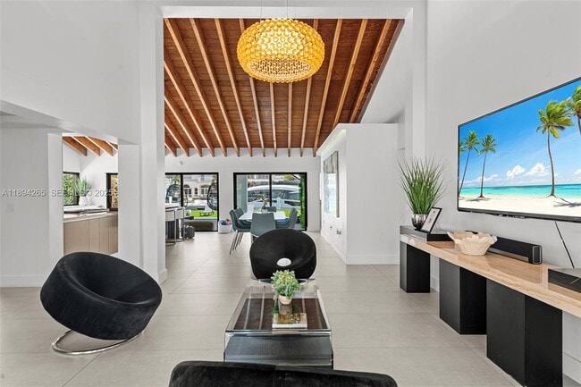 Building Photo - 207 Holiday Dr