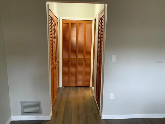 Building Photo - 2067 Red Cedar Ln