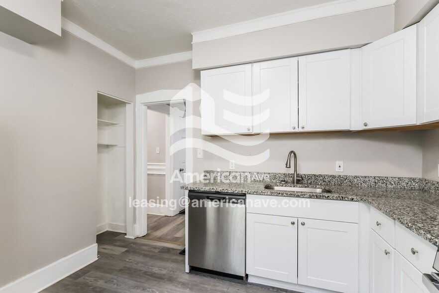 Building Photo - 2123 W Lee St