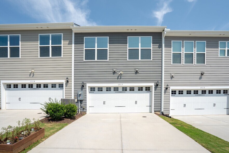 Building Photo - 1517 Irving Hl Dr
