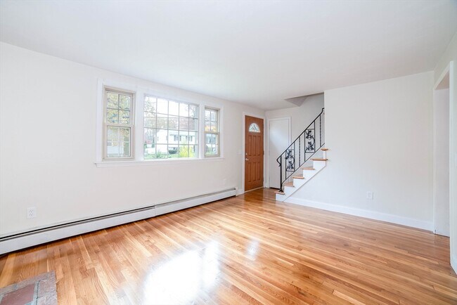 Building Photo - 6 Boston Dr