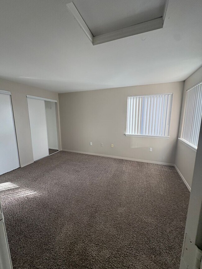 Building Photo - Pay No Rent Until 2026