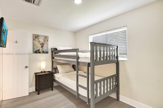 Building Photo - 1018 Adams St