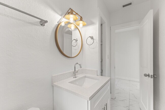 Building Photo - 211 37th St S