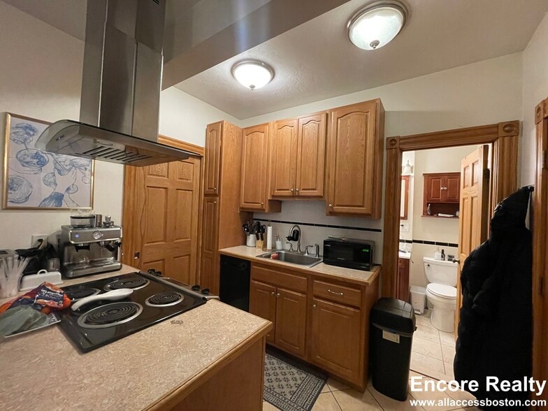 Building Photo - 66 Pinckney St