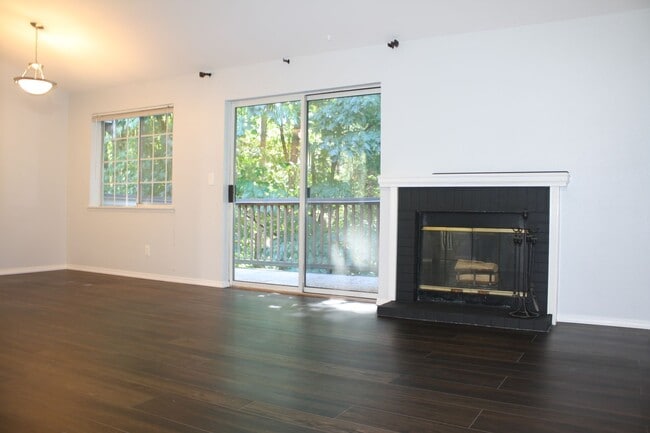 Primary Photo - Top Floor 3 bdrm Mill Creek Country Club C...
