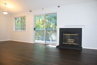 Building Photo - Top Floor 3 bdrm Mill Creek Country Club C...