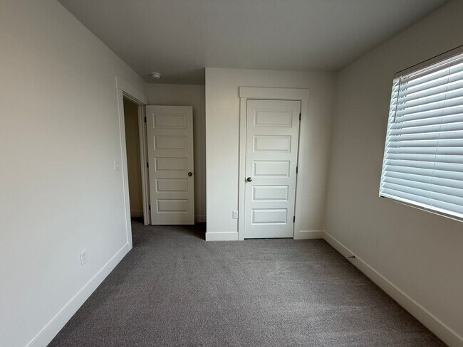 Building Photo - 2313 E Luciano Ln