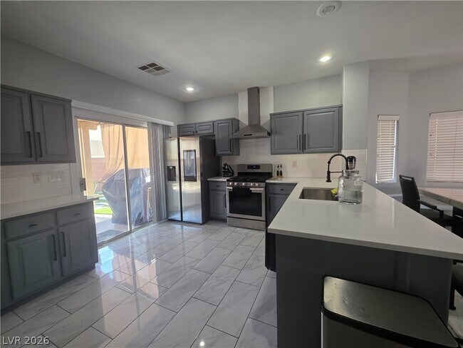 Building Photo - 7180 N Campbell Rd